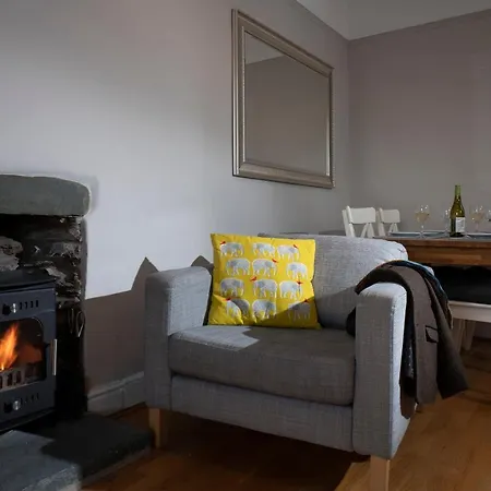 Cosy - Central - - 2 Bedroom - 1 Bathroom דירה