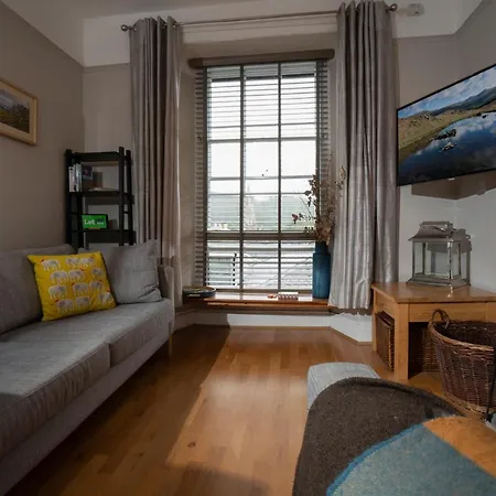 Cosy - Central - - 2 Bedroom - 1 Bathroom * אמבלסייד