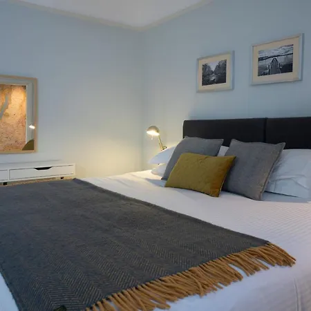 Apartment Cosy - Central - - 2 Bedroom - 1 Bathroom *